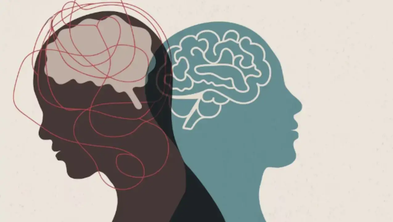 Dos perfiles de cabeza, uno con un cerebro enredado y otro con un cerebro claro, simbolizan la complejidad de una enfermedad multifactorial.